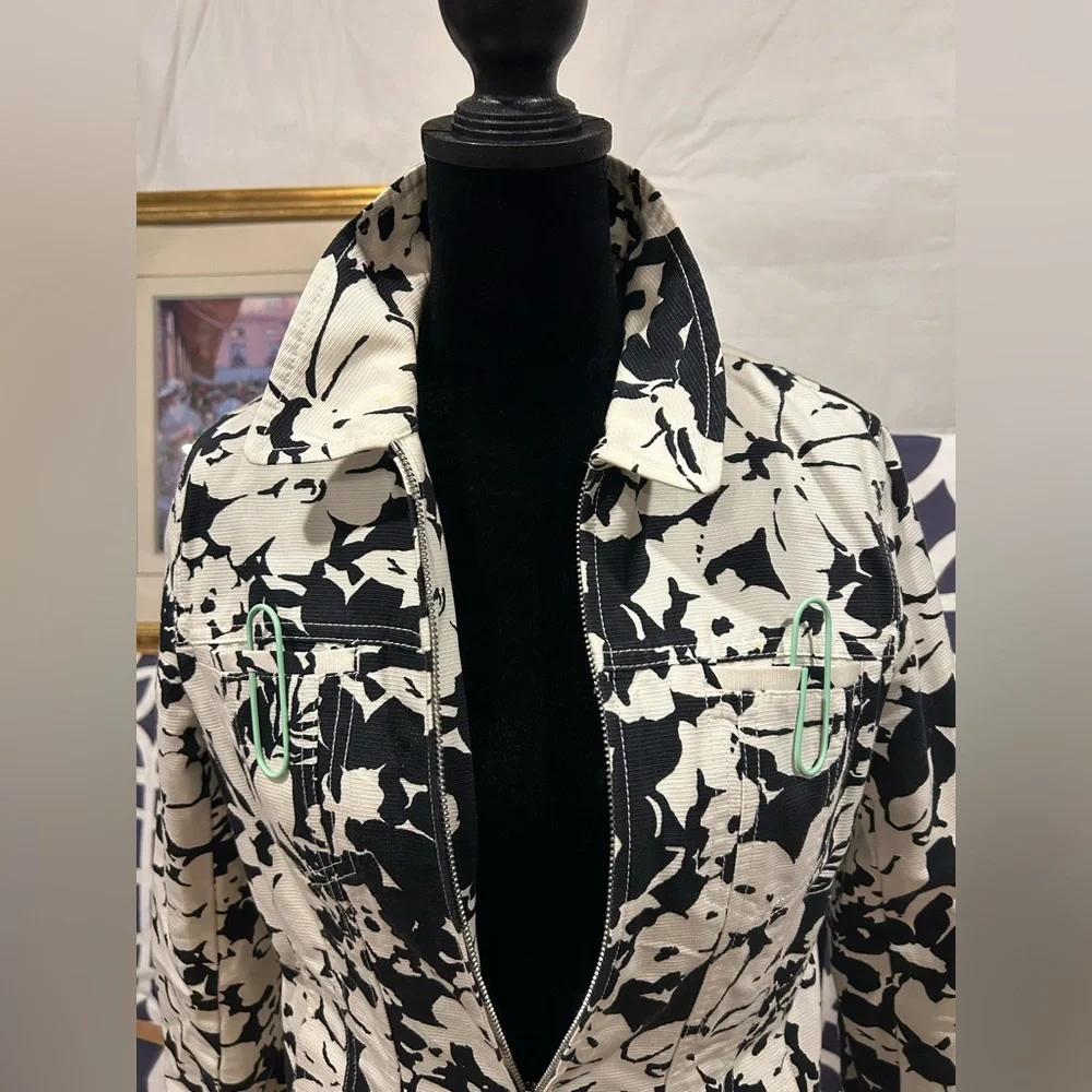 Rare Jones NY Jean Jacket, floral print 4 pockets with collar. NWOT Amazing!! - Picture 3 of 12